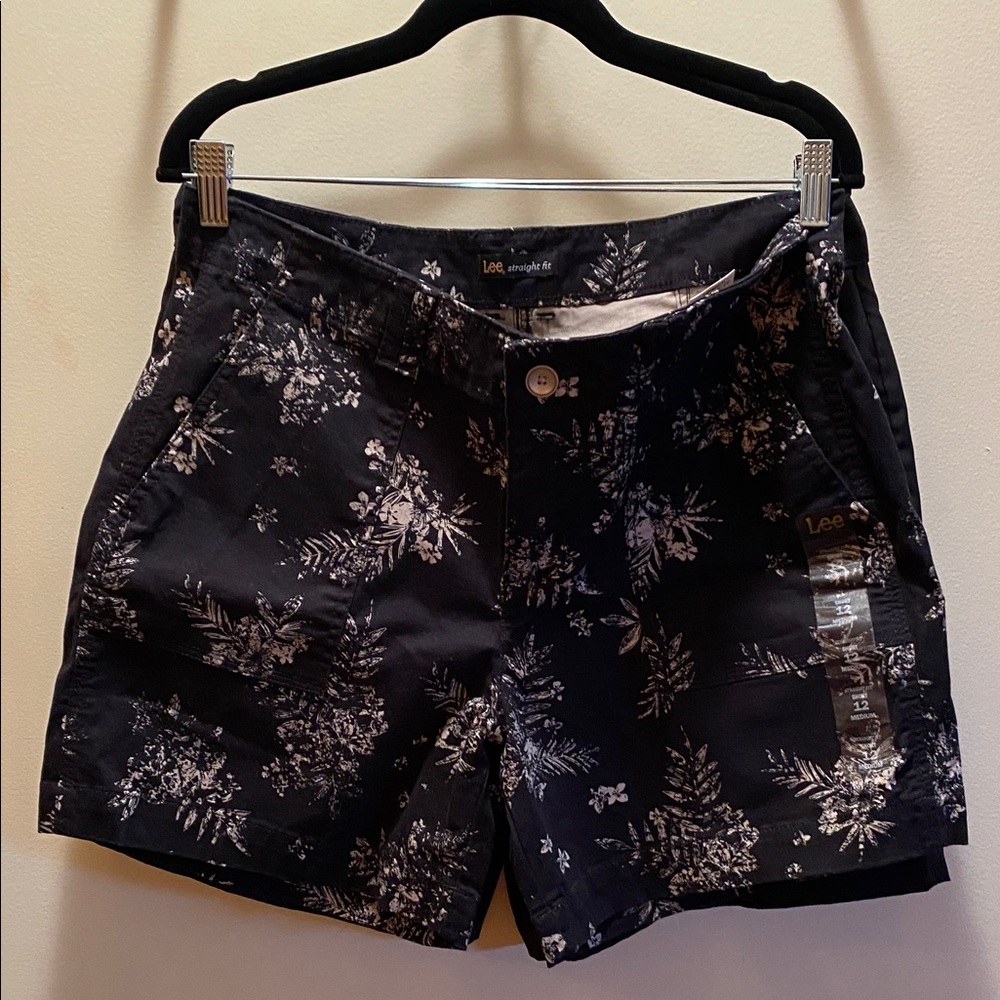 Lee Women's Black and White Floral Cargo Shorts